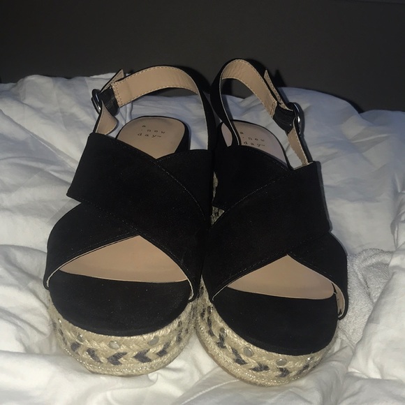 Simple Summer Black Crossed Wedges - Picture 5 of 5
